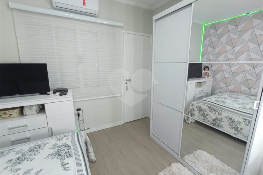 Casa à venda com 3 quartos, sendo 1 suíte, no condomínio Cond Res Paineiras, São Paulo - SP
