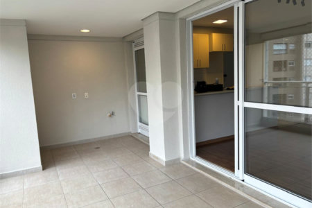 Apartamento à venda com 3 quartos, sendo 2 suítes,  em Vila Andrade, São Paulo, SP
