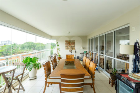 Apartamento à venda com 3 suítes em Santo Amaro, São Paulo, SP
