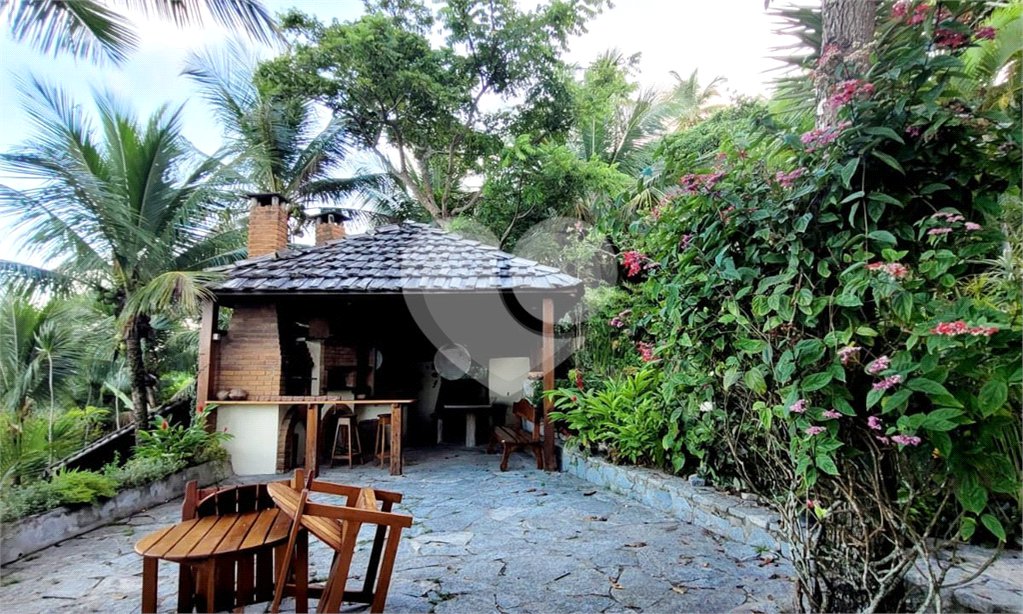Casa à venda com 3 suítes no Centro, Santa Cruz Cabrália, BA