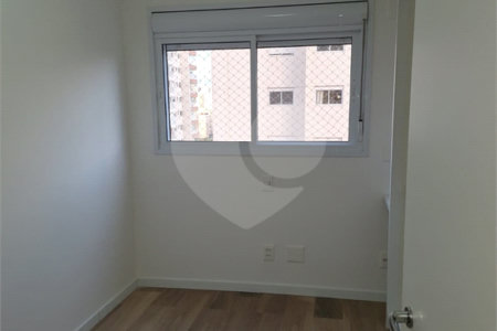 Apartamento à venda com 3 suítes em Vila Anastácio, São Paulo, SP