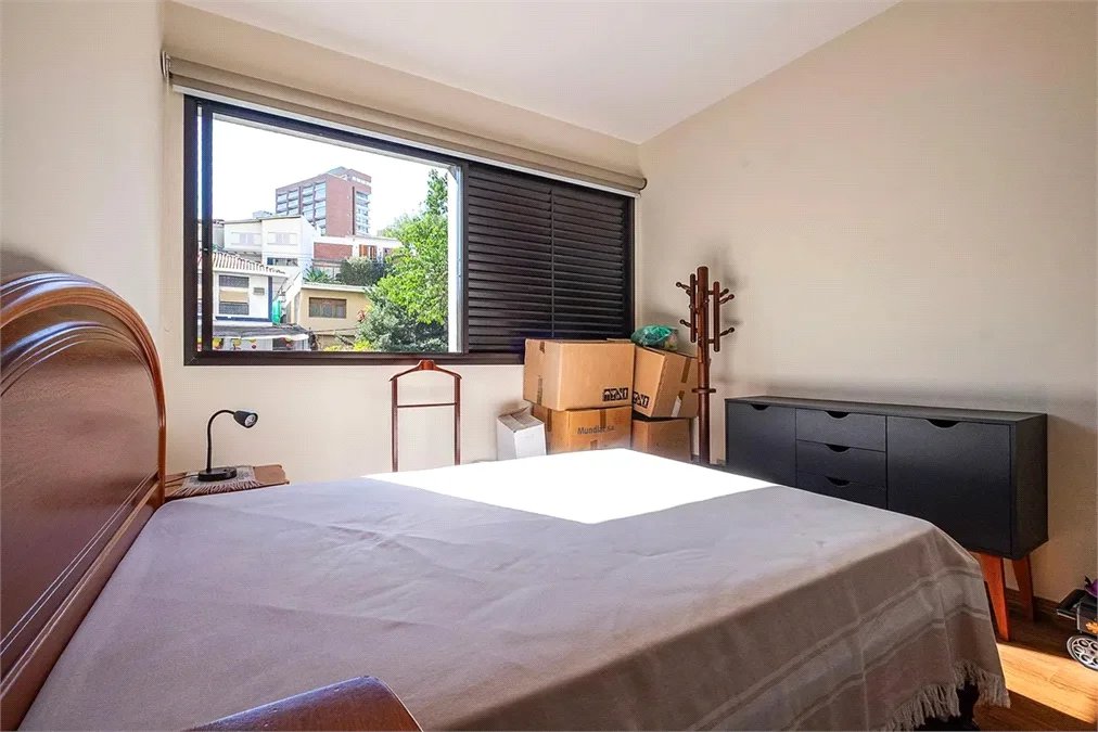 Apartamento à venda com 3 quartos, sendo 1 suíte,  em Jardim das Bandeiras, São Paulo, SP