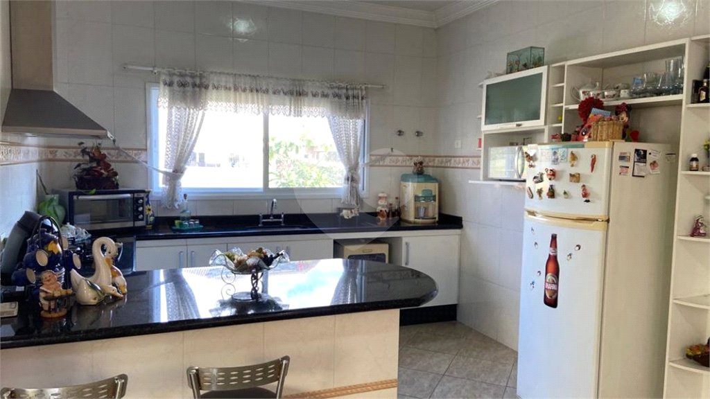 Casa à venda com 4 quartos, sendo 3 suítes, no condomínio Terras de Mont Serrat, Salto - SP