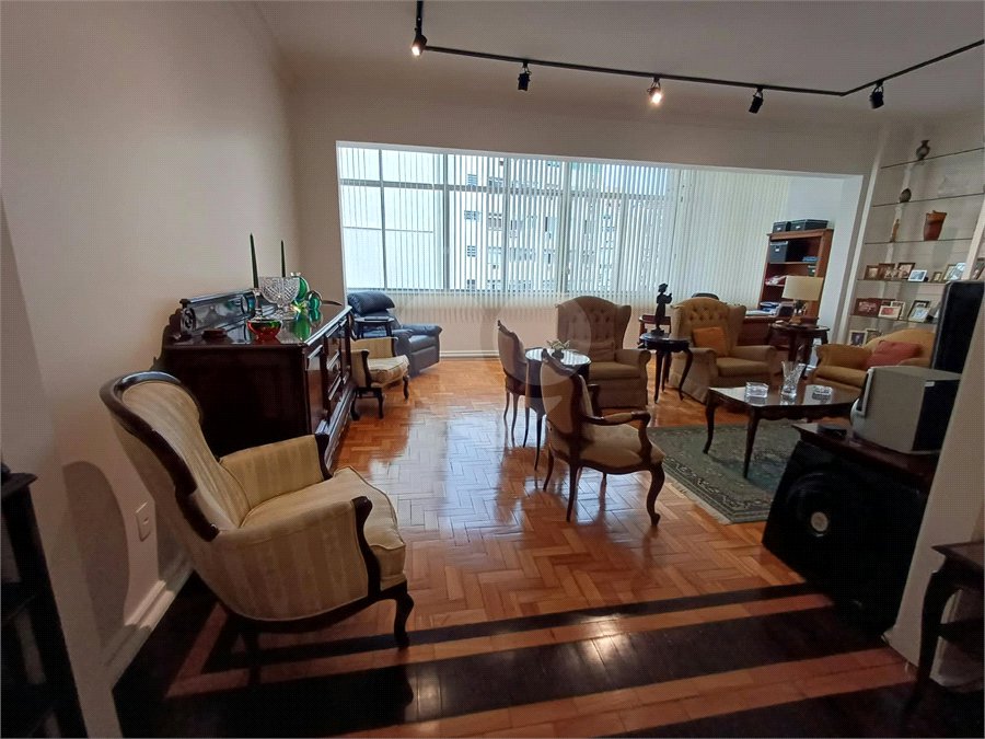 Apartamento à venda com 3 quartos, sendo 1 suíte, em Copacabana, Rio de Janeiro, RJ
