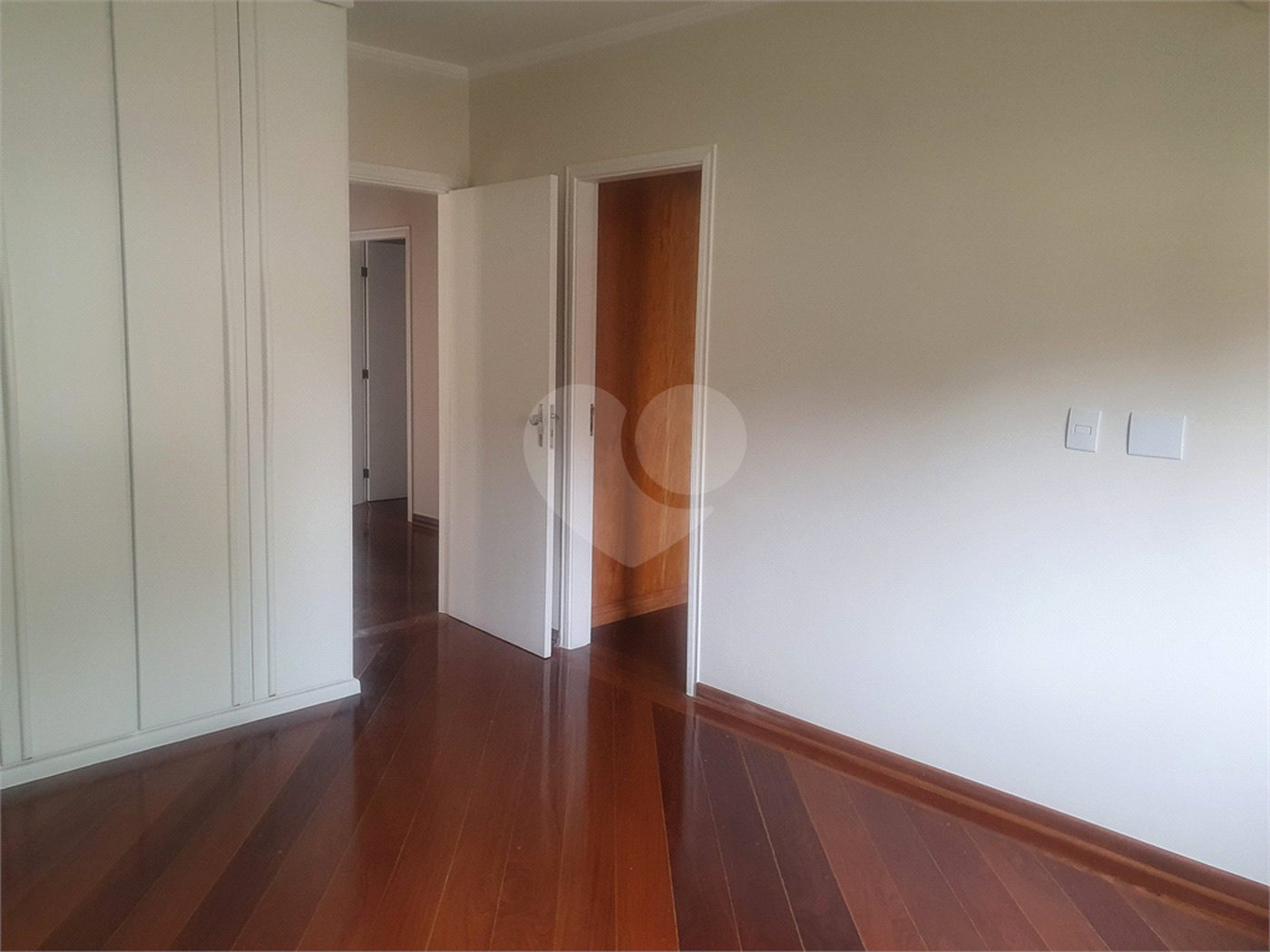 Casa à venda com 4 quartos, sendo 2 suítes,  no condomínio Lake Louise, São Paulo - SP