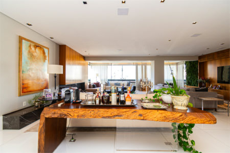 Apartamento à venda com 3 suítes em Vila Nova Conceição, São Paulo, SP