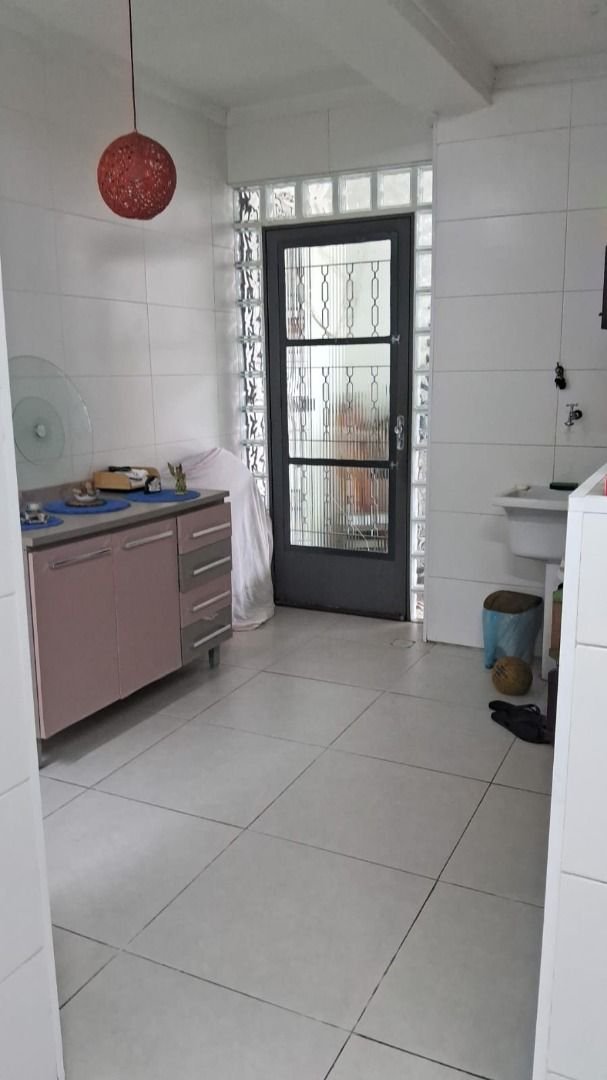 Sobrado com 3 dormitórios à venda, 150 m² por R$ 780.000,00 - Estuário - Santos/SP