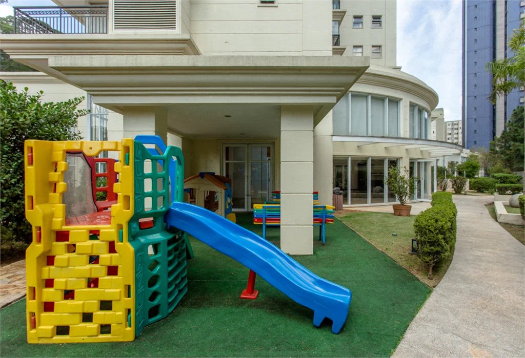 Apartamento à venda com 4 suítes em Vila Suzana, São Paulo, SP