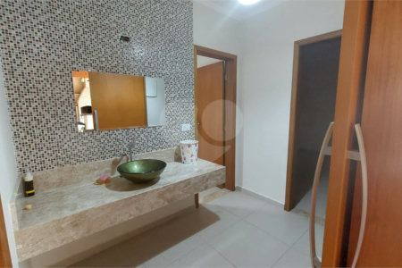 Casa à venda com 4 quartos, sendo 1 suíte, no condomínio Marf II, Bom Jesus dos Perdões - SP