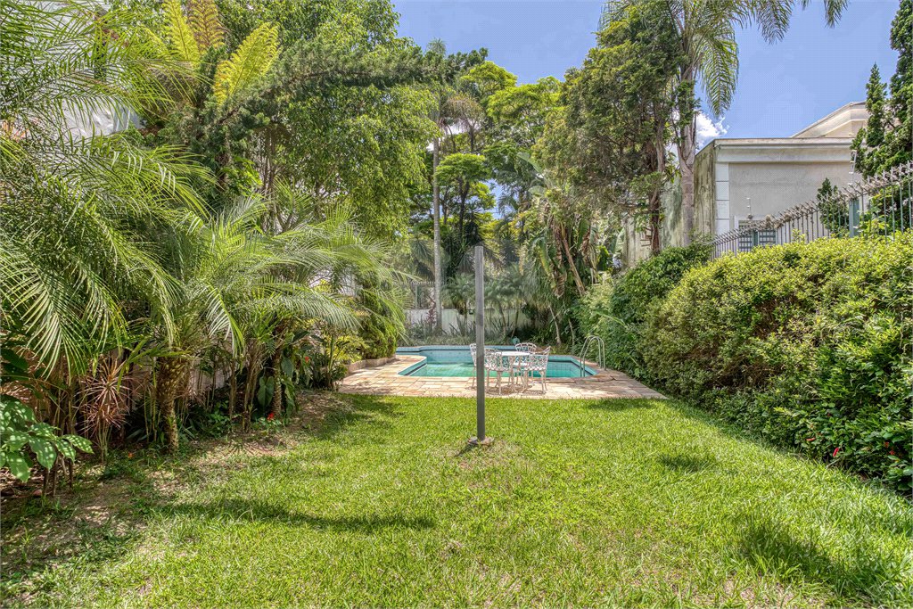 Casa Térrea à venda com 4 suítes em Jardim Cordeiro, São Paulo, SP