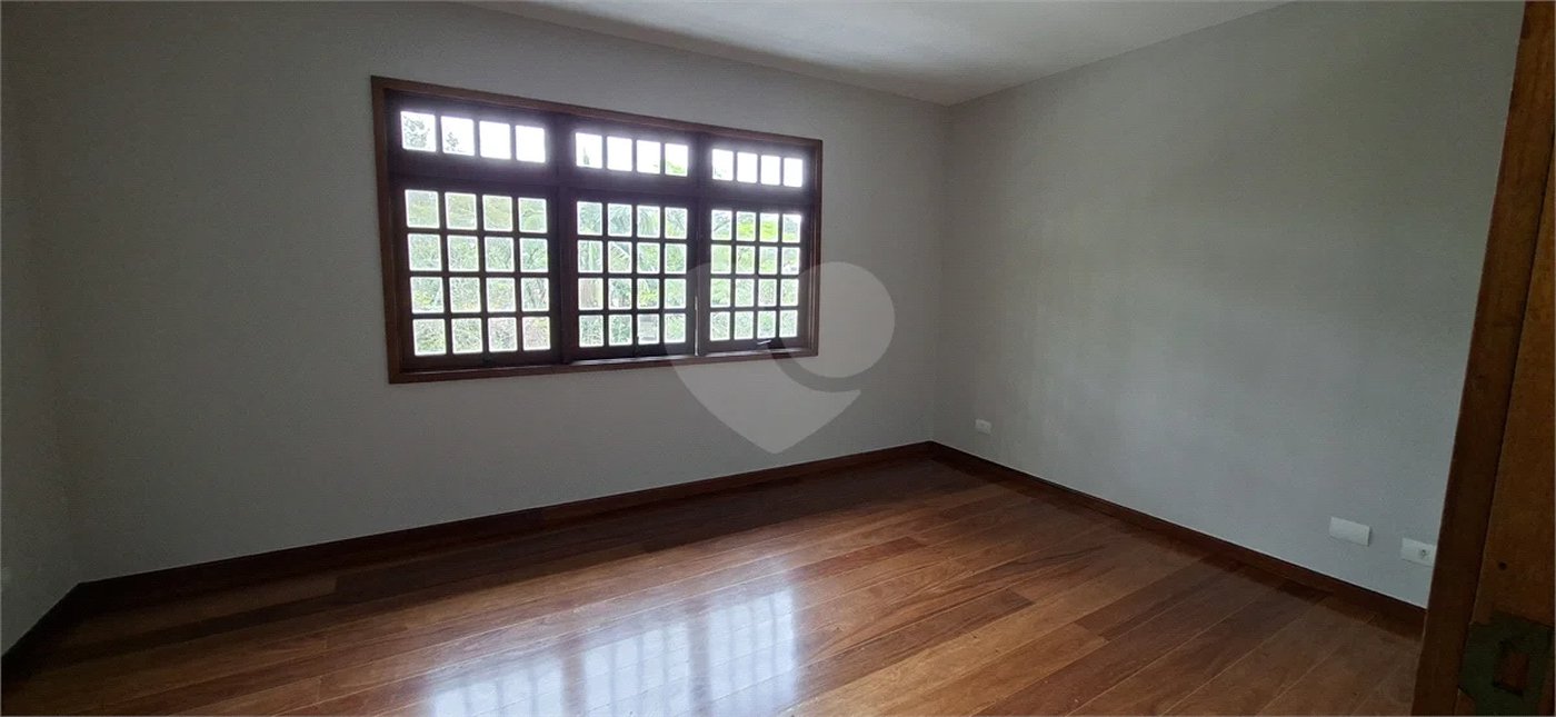 Casa à venda com 4 quartos, sendo 2 suítes,  em Jardim Marajoara, São Paulo, SP