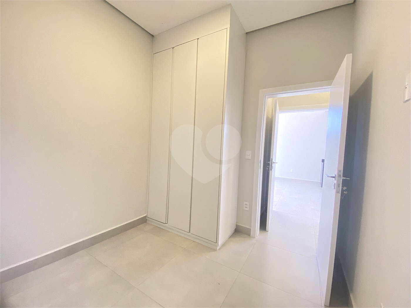 Casa à venda com 3 quartos, sendo 1 suíte, no condomínio Reserva Central Parque, Salto - SP
