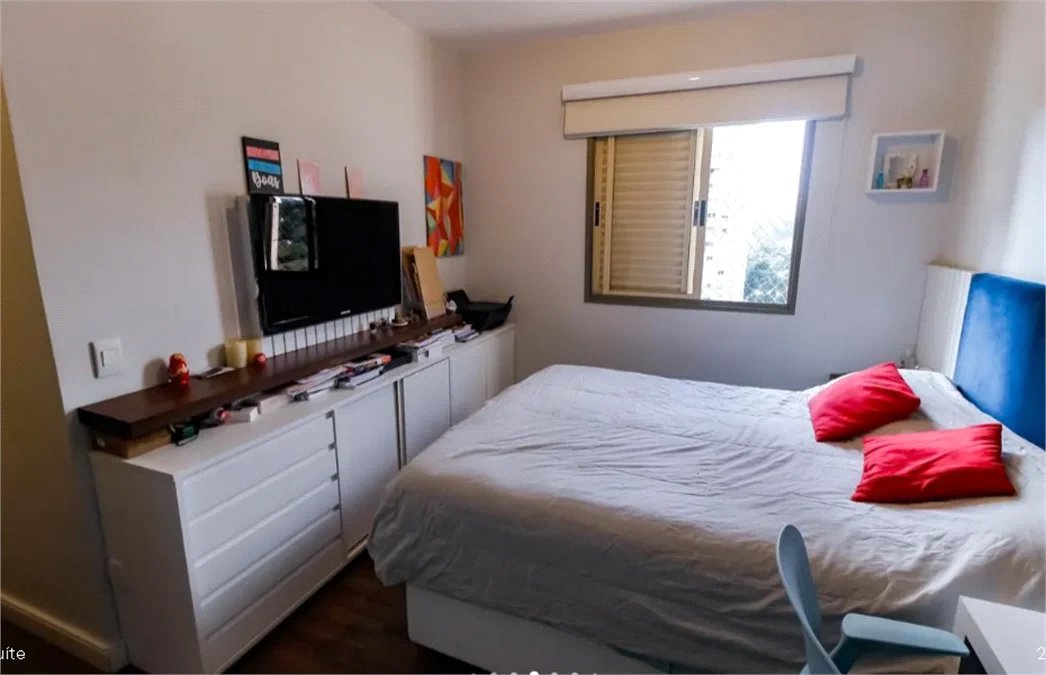 Apartamento à venda com 3 quartos, sendo 1 suíte,  em Vila Andrade, São Paulo, SP