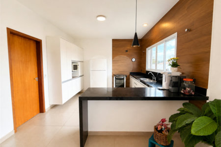 Casa à venda com 3 suítes no condomínio Via Castelli, Louveira - SP