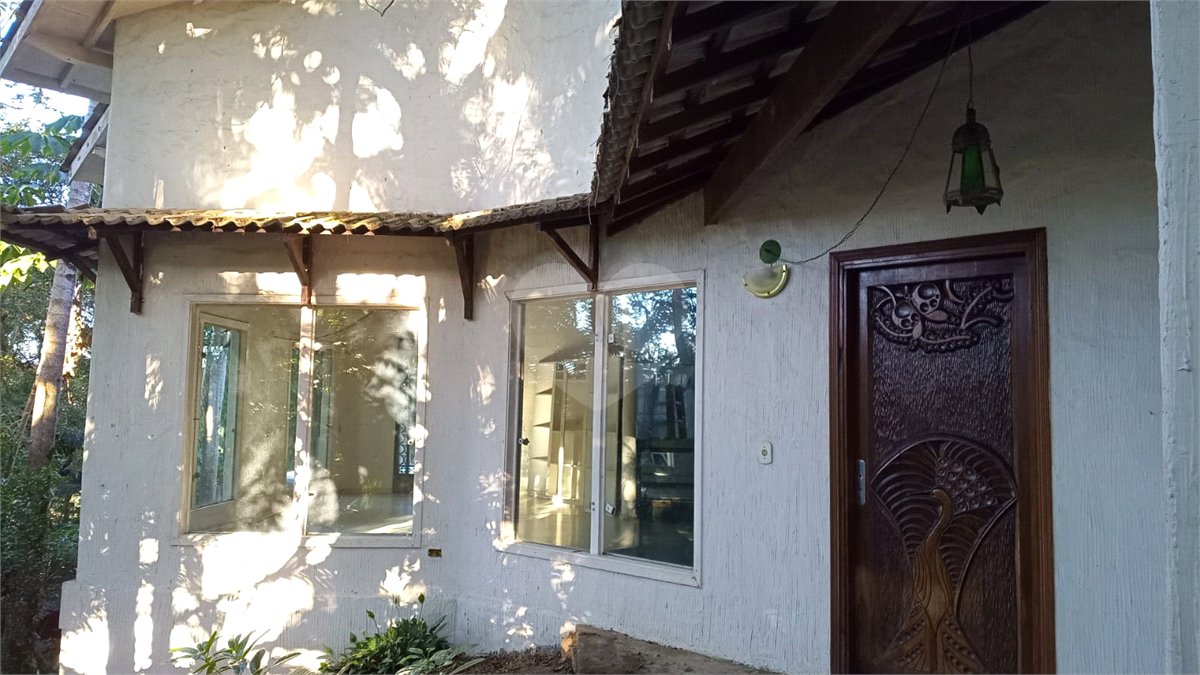 Casa à venda com 3 quartos, sendo 2 suítes, no condomínio Gleba II, Mairiporã - SP