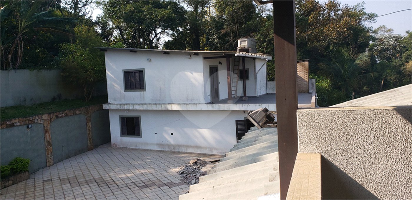 Casa à venda com 5 quartos, sendo 2 suítes, no condomínio Alpes da Cantareira, Mairiporã - SP