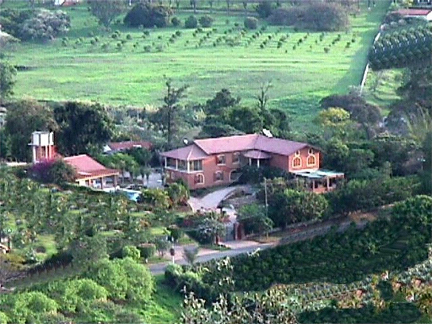Casa à venda com 6 quartos, sendo 5 suítes, no condomínio São Joaquim, Vinhedo - SP