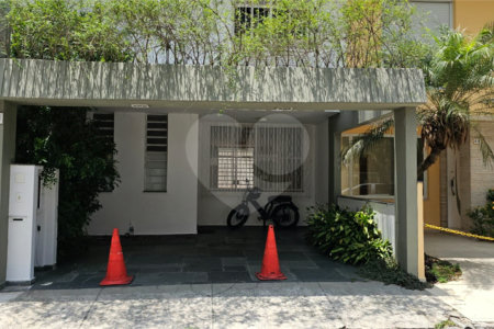 Casa de Vila à venda com 3 quartos, sendo 1 suíte, em Itaim Bibi, São Paulo, SP