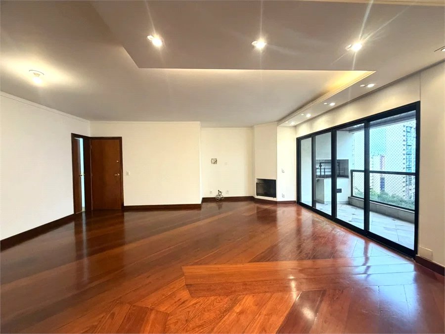 Apartamento à venda com 3 suítes em Vila Suzana, São Paulo, SP
