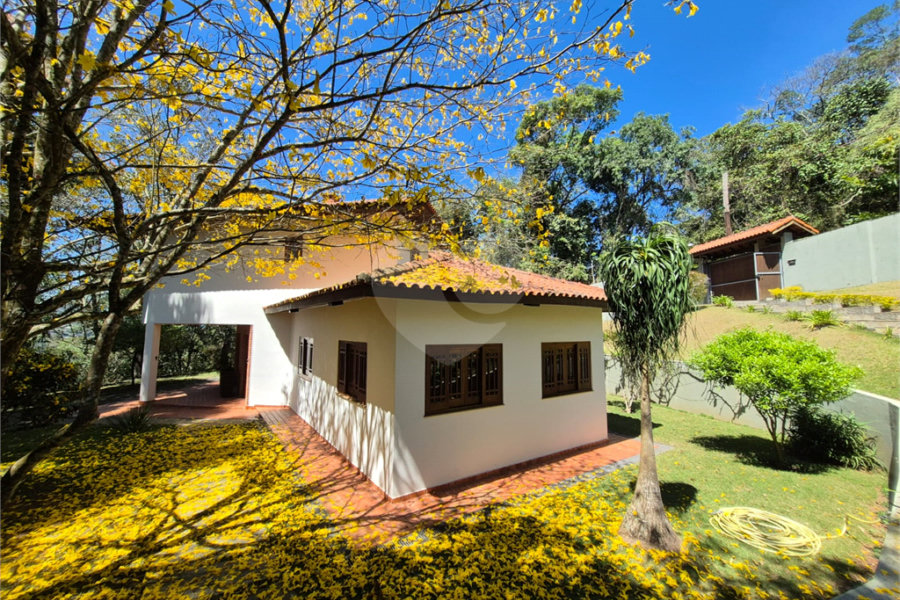 Casa à venda com 4 quartos, sendo 2 suítes, no condomínio Alpes da Cantareira, Mairiporã - SP