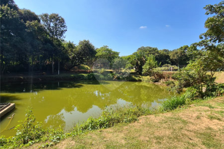 Casa à venda com 3 suítes no condomínio Terras de São Francisco, Vinhedo - SP