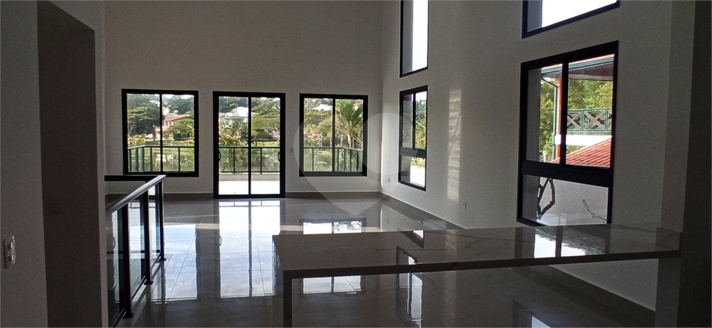 Casa à venda com 4 quartos, sendo 3 suítes, no condomínio Estância Marambaia, Vinhedo - SP
