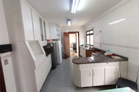 Sobrado à venda com 4 quartos, sendo 1 suíte, em Vila Macedópolis, São Paulo, SP