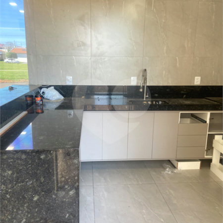 Casa à venda com 3 quartos, sendo 1 suíte, no condomínio Residencial Alto da Boa Vista, Araraquara - SP