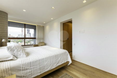 Apartamento à venda com 3 suítes em Jardim das Bandeiras, São Paulo, SP