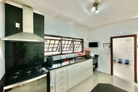 Casa à venda com 5 quartos, sendo 4 suítes, em Parque dos Príncipes, São Paulo, SP