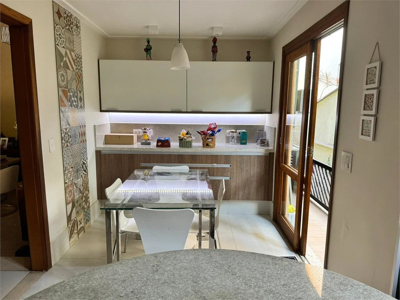 Casa à venda com 3 quartos, sendo 1 suíte, no condomínio Residencial Jardim das Flores 1510, Cotia - SP