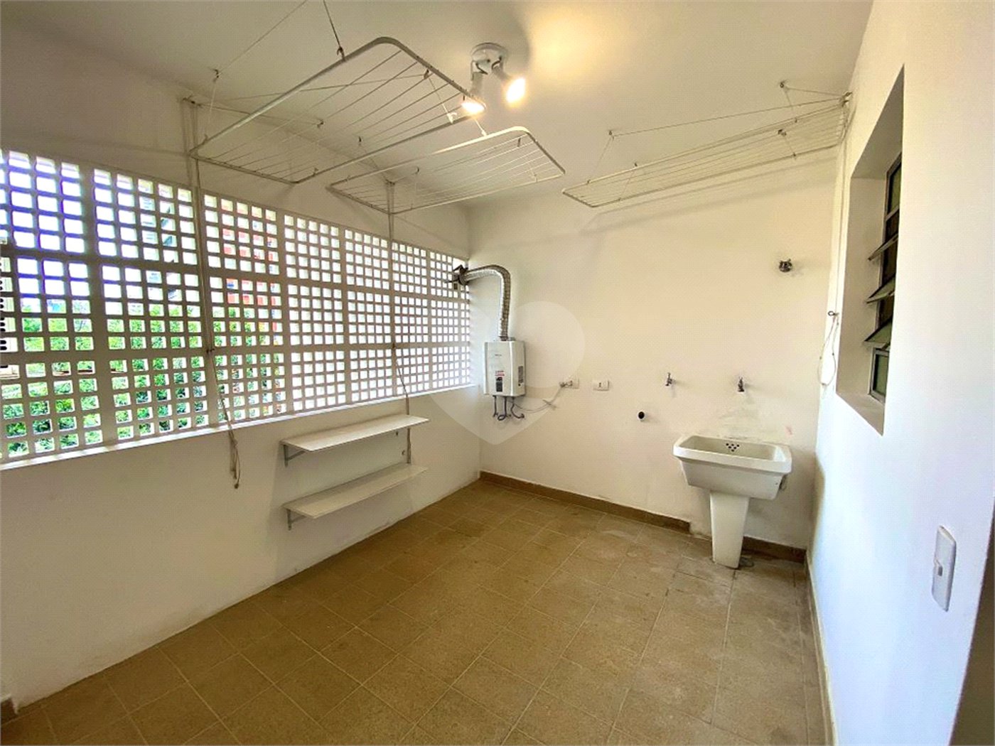 Apartamento para alugar com 3 quartos, sendo 1 suíte, em Jardim Europa, São Paulo, SP