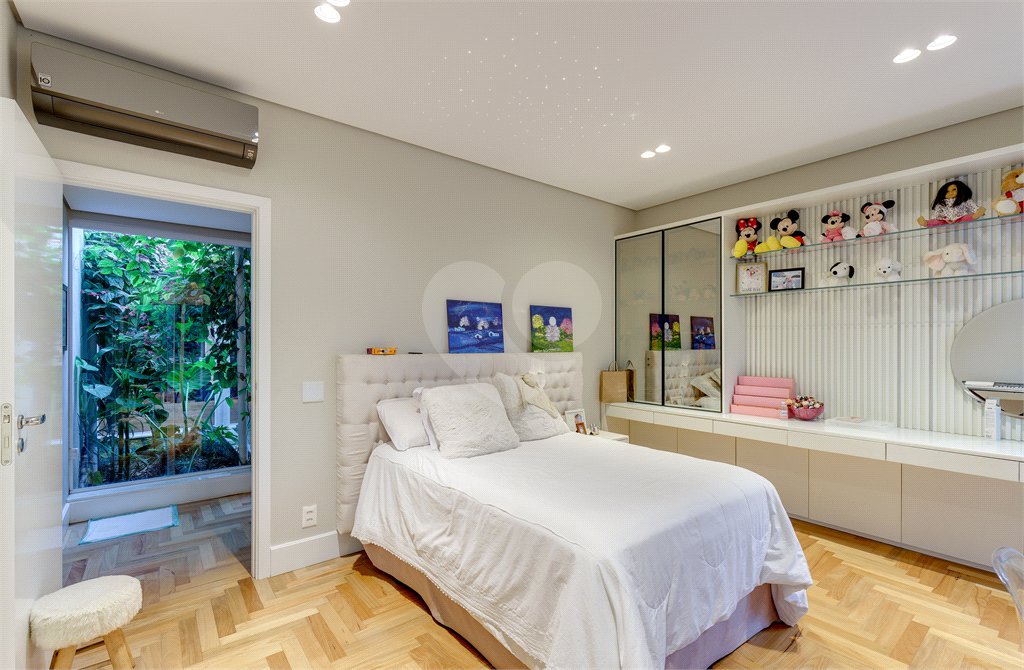 Casa Térrea à venda ou para alugar com 4 suítes em Alto da Boa Vista, São Paulo, SP