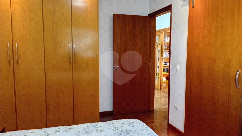 Sobrado à venda com 4 quartos, sendo 2 suítes,  em Vila Gilda, Santo André, SP