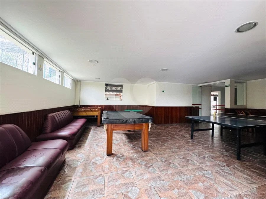 Vende-se Apartamento de 2 Quartos com Sacada na Vila Mascote