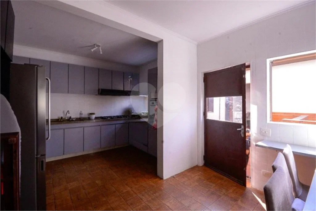 Casa com 4 Dormitórios sendo 1 suíte, com 3 Vagas