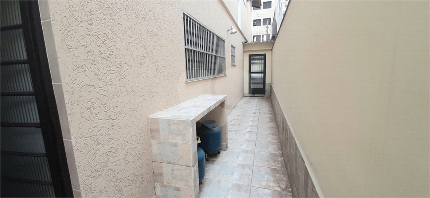 Sobrado amplo com 3 quartos, suíte e quintal para venda no Tremembé !!!