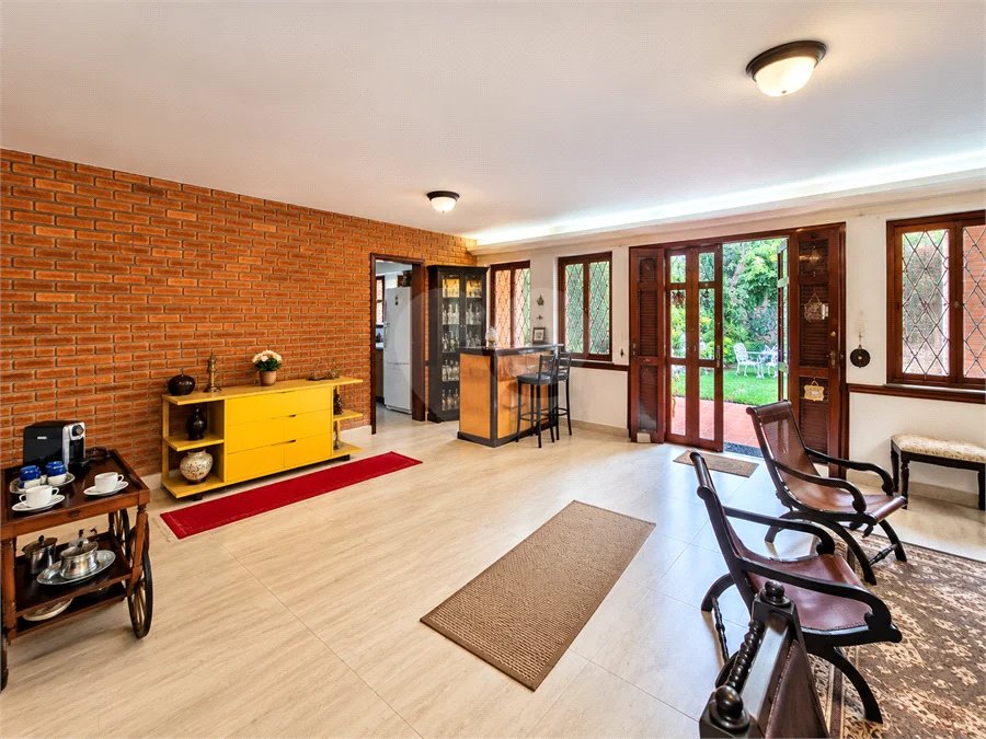 Sobrado com cinco quartos sendo 3 suites 4 vagas| R$ 3.300.000 no Alto da Boa Vista - São Paulo