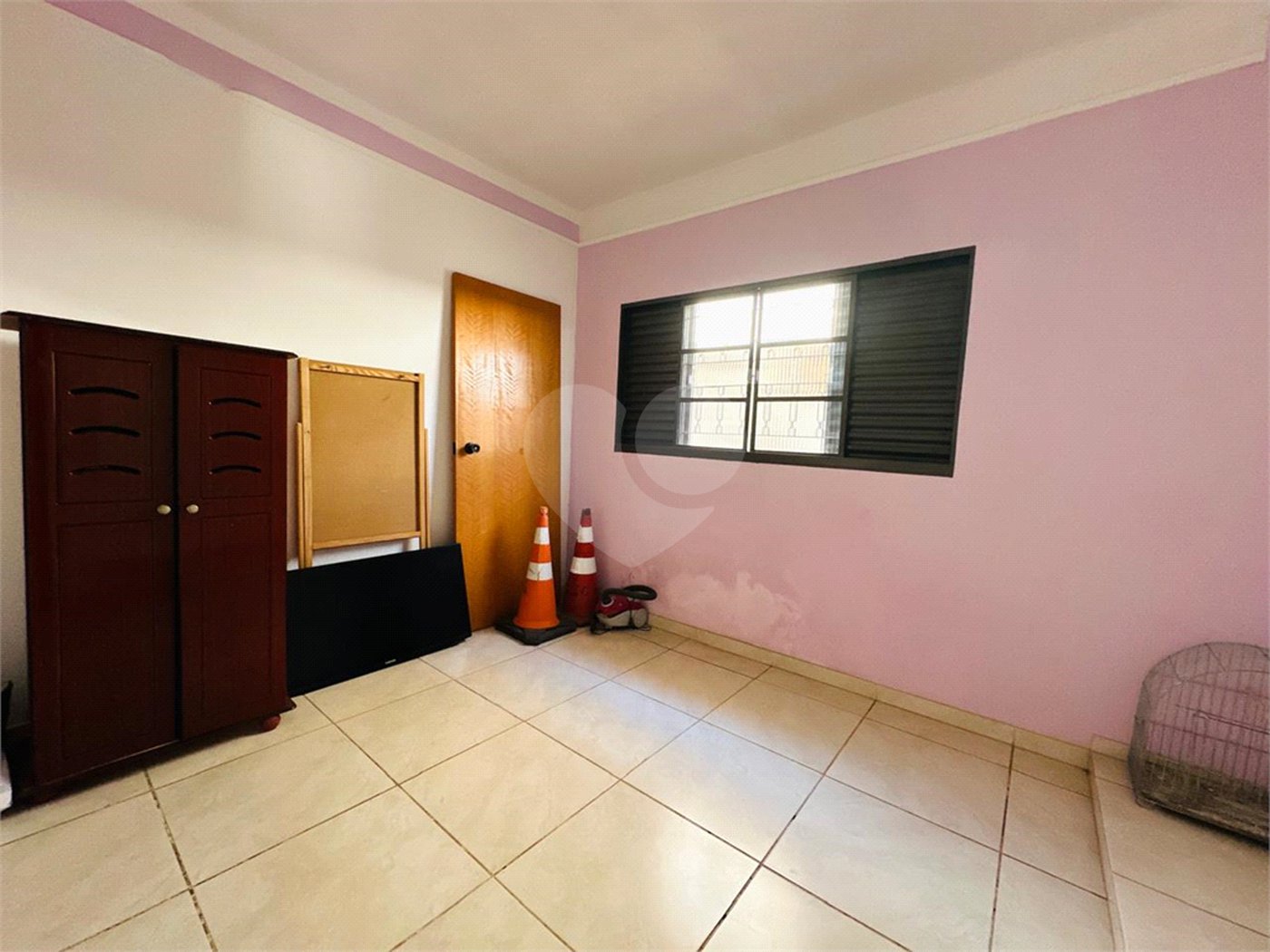 Casa á venda, com 03 Dormitórios, em São Carlos.