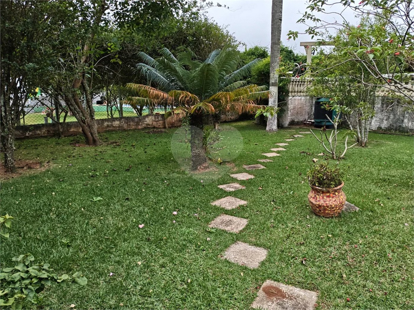 Casa à venda com 4 quartos, sendo 2 suítes,  em Country Residencial Felix, Bom Jesus dos Perdões, SP
