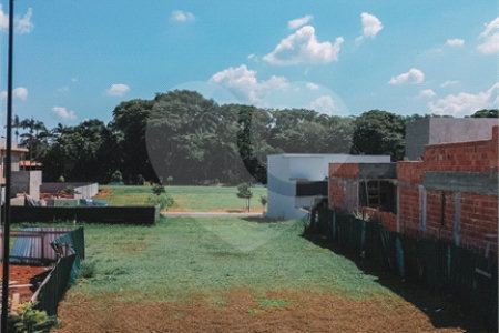 Terreno à venda no Condomínio Jardim Villa Sapezal, em Indaiatuba (Chácara Alvorada) — R$ 580.000,00 - Terreno com 360m² de área total (12x30), o terreno é plano e está localizado na entrada do condominio,O Jardim Villa Sapezal conta com infraestrutura completa, ruas largas e pavimentadas, portaria