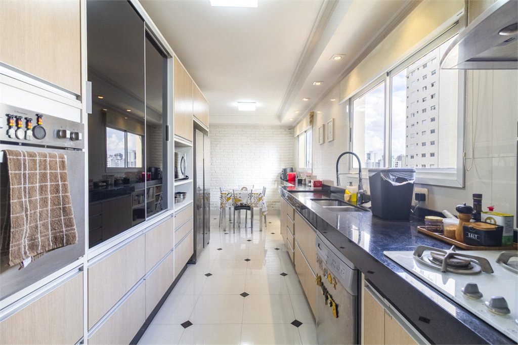 Apartamento para venda no Alto da Moóca, com 178 m², 3 suítes, 3 vagas.