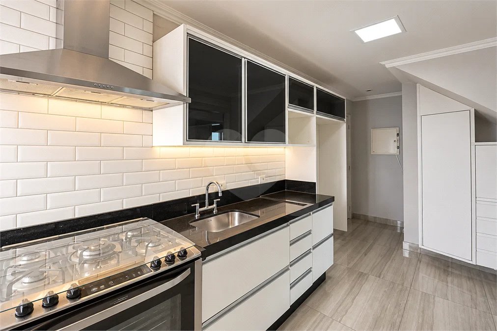 Cobertura de 260 m² em São Bernardo do Campo, com 4 dormitórios, 3 suítes, piscina privativa, espaço gourmet e vista livre. Viva esse privilégio! Agende sua visita e encante-se!