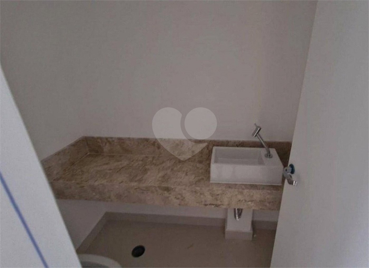 Apto com 159m² área útil com 3 suítes 2 vagas varanda gourmet e lazer completo.