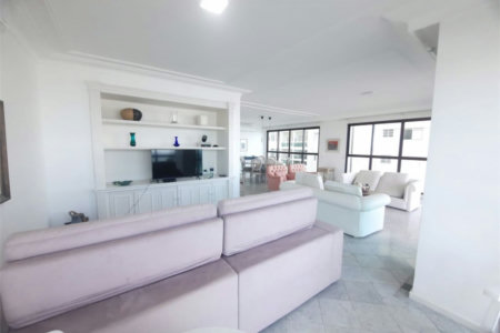 Apartamento Residencial à venda, Pitangueiras, Guarujá - AP0136.