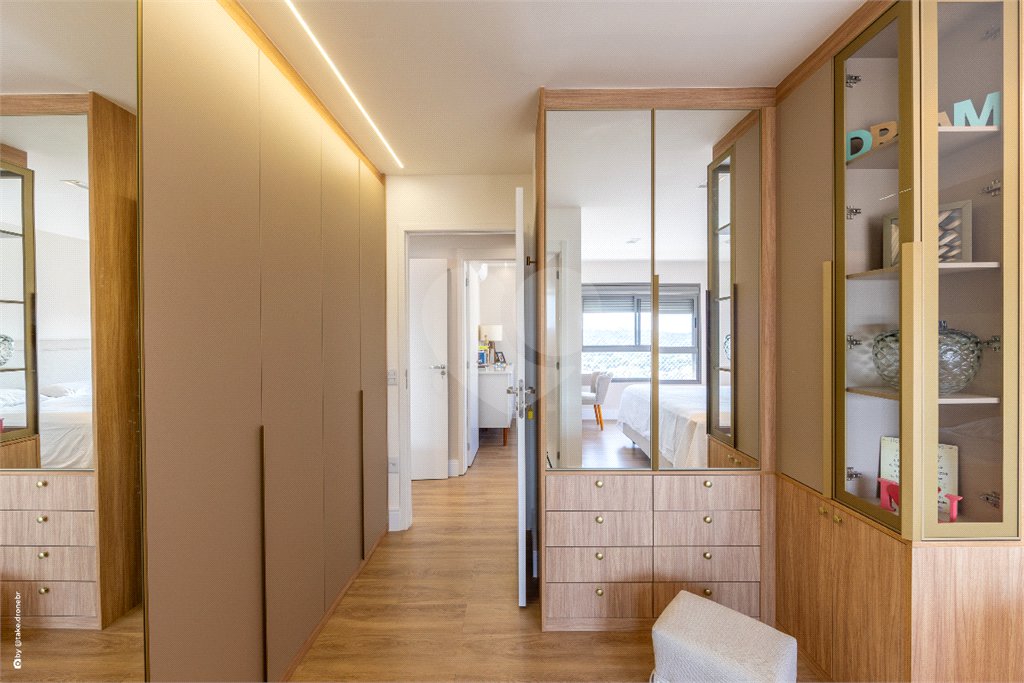 Apartamento à venda com 4 quartos, sendo 2 suítes, em Campo Belo, São Paulo, SP