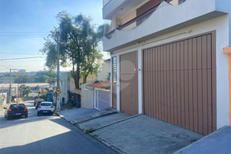 Sobrado à venda com 3 quartos, sendo 1 suíte,  em Jardim Selma Helena, Poá, SP