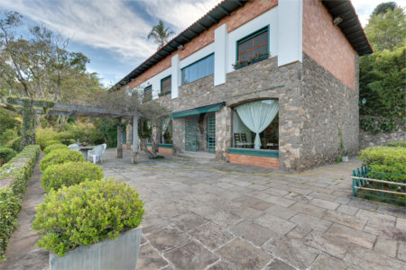 Casa à venda com 4 quartos, sendo 1 suíte, em Guarapiranga, São Paulo, SP