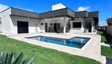 Casa à venda com 3 suítes no condomínio Shamballa 1, Atibaia - SP