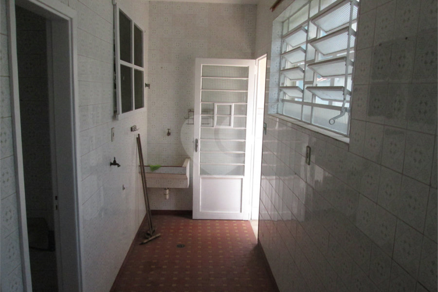 Sobrado à venda com 3 quartos em Horto, São Paulo, SP
